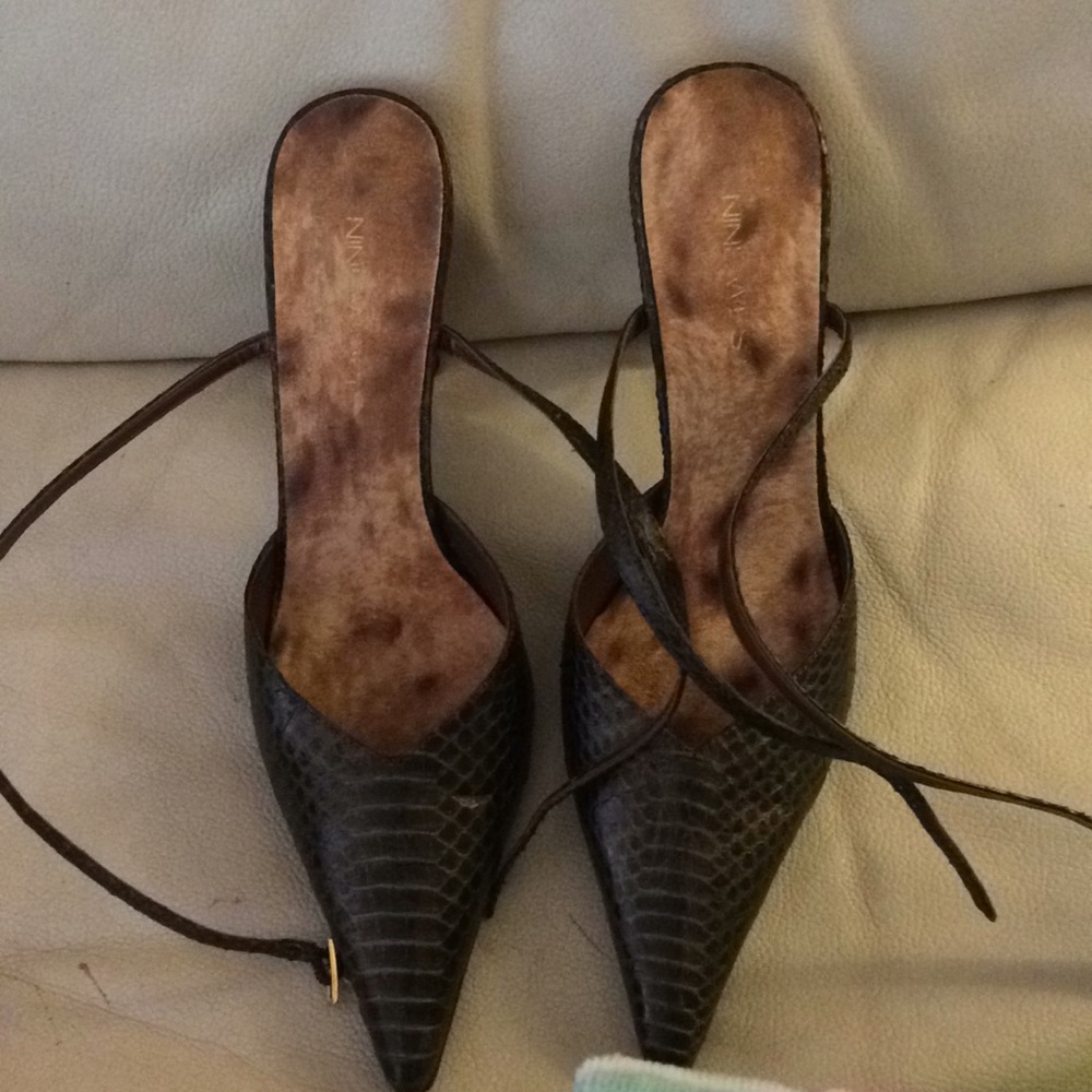 Nine West black snake print heels w/ gold heel